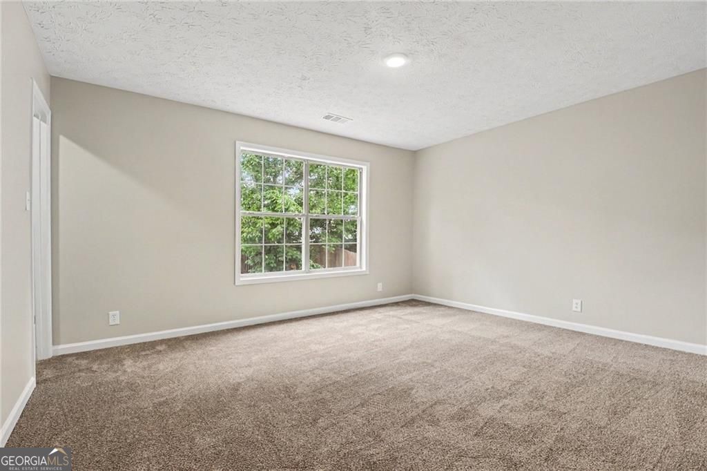305 Saddle Bridge Drive Property Photo 17
