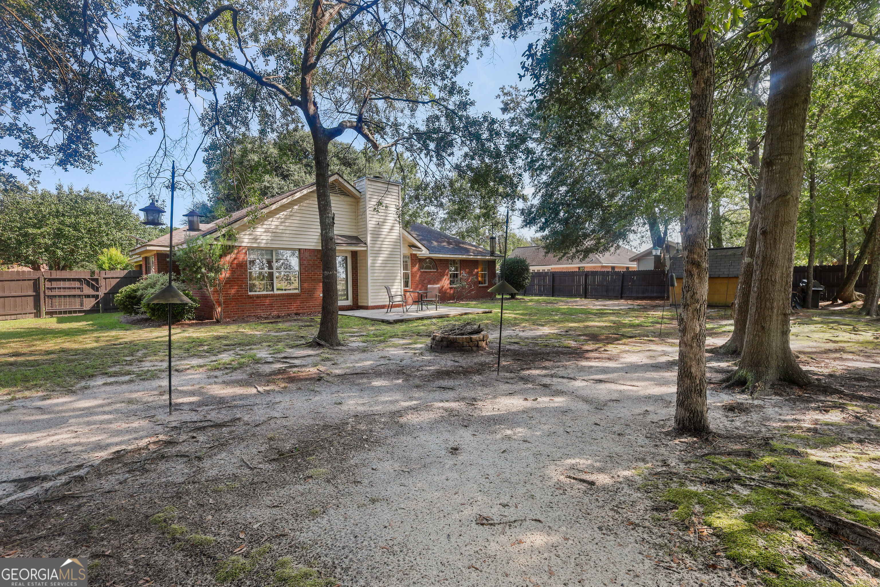 135 Hawthorne Drive Property Photo 3