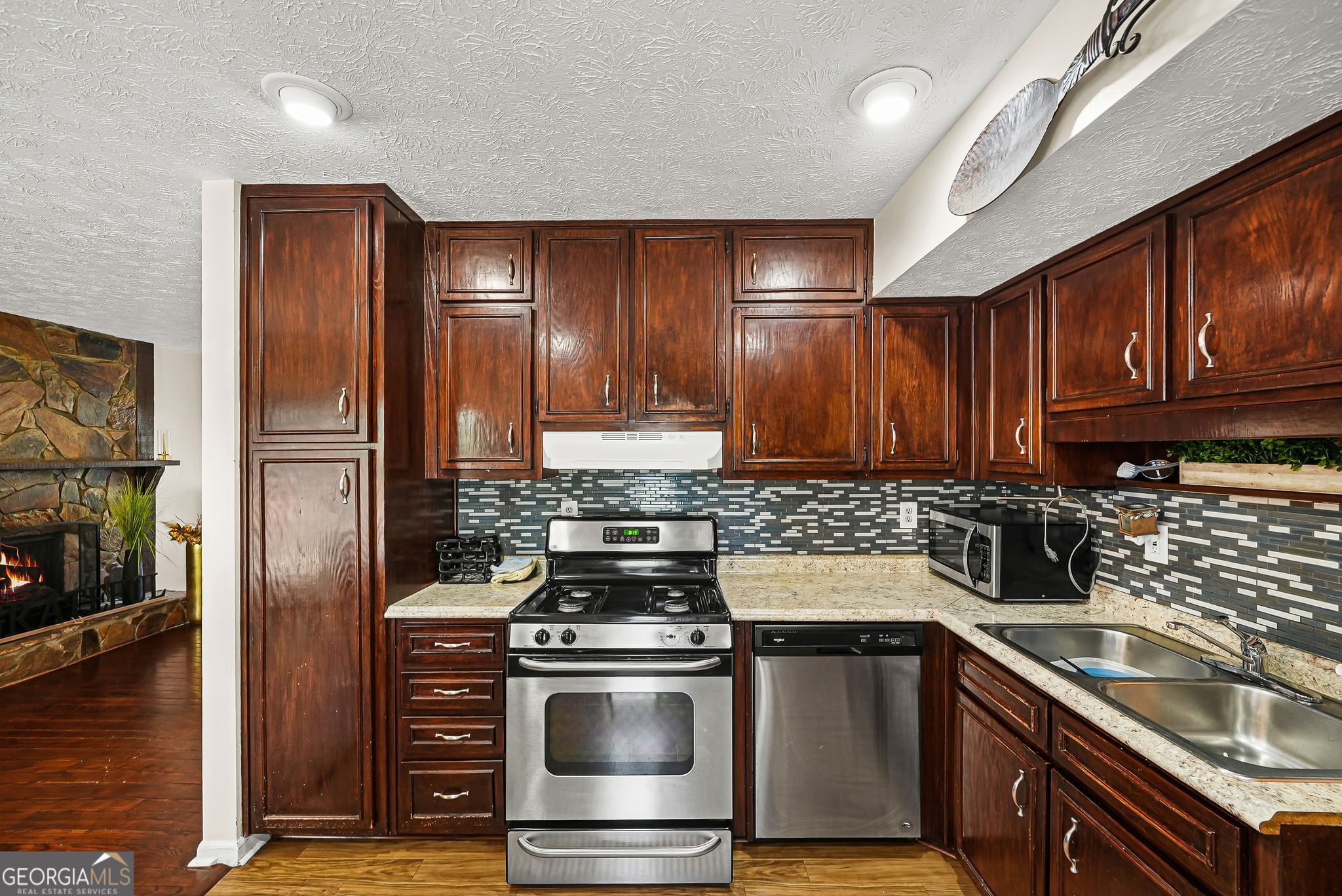 946 Fox Chase Property Photo 7
