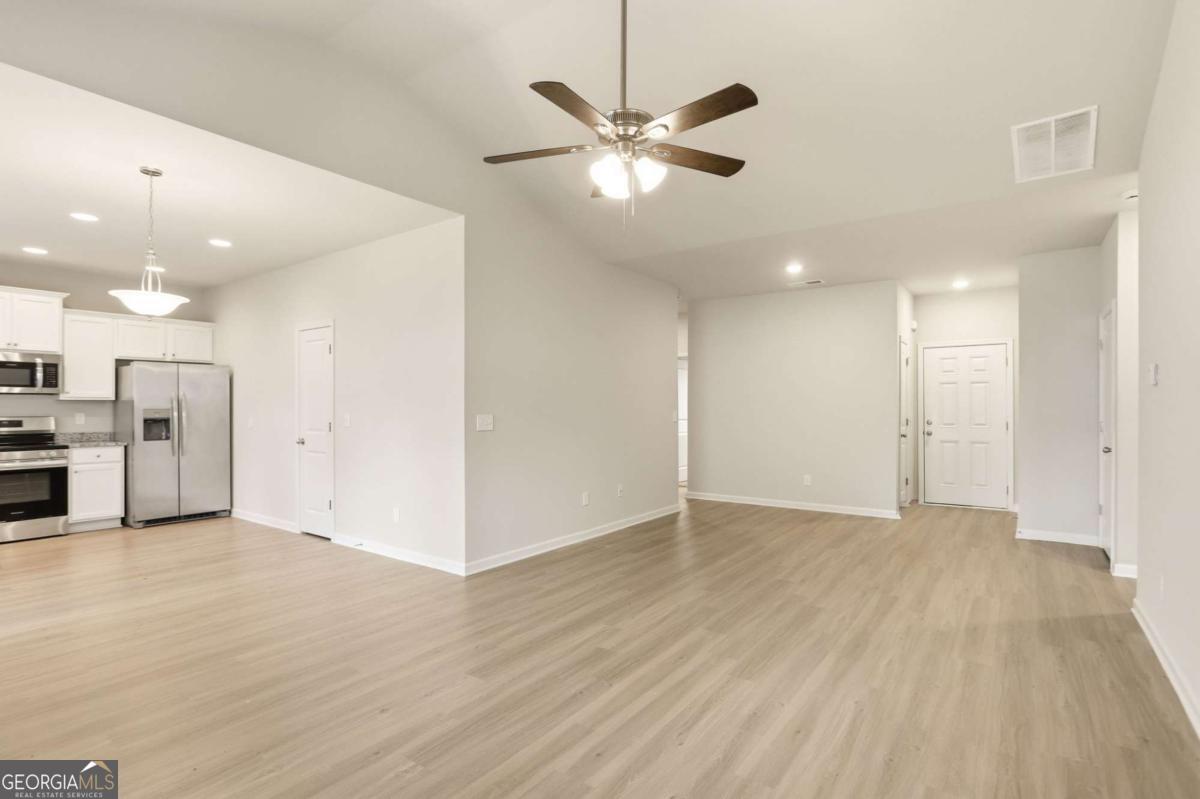146 Culver Street Property Photo 4