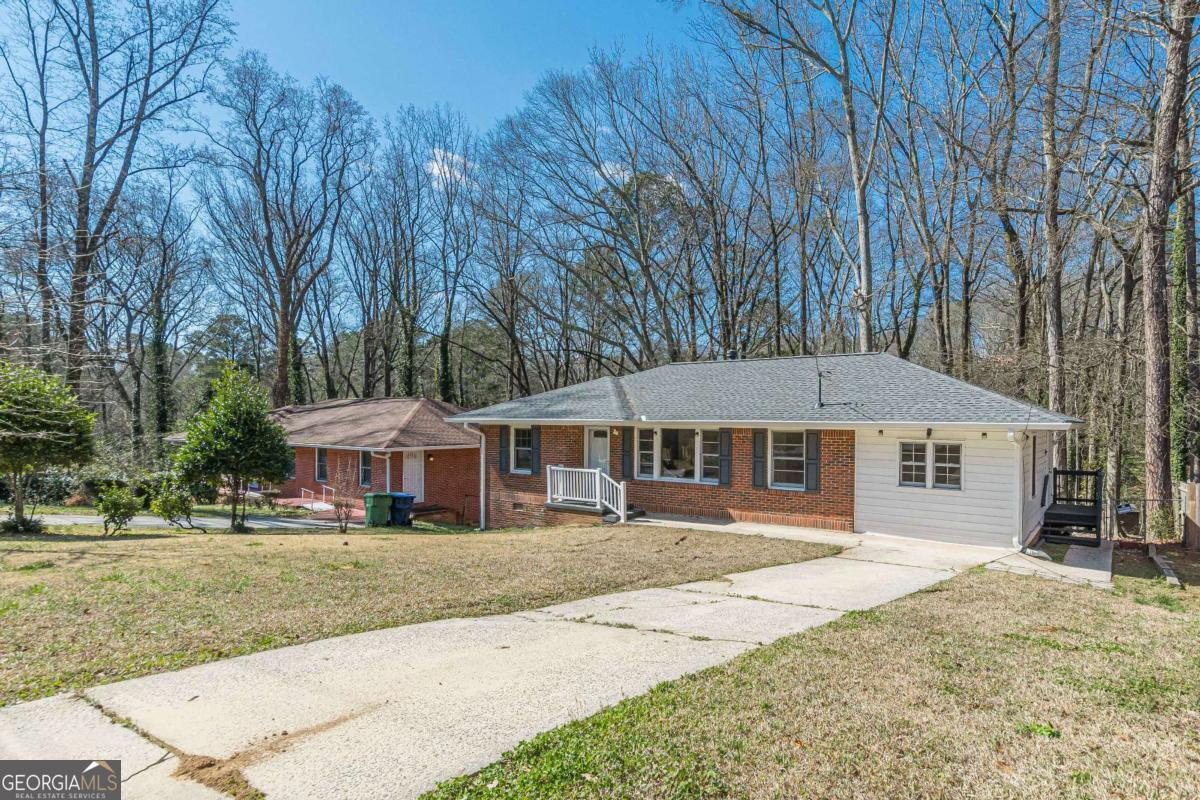 2773 Fairlane Drive Se Property Photo 2