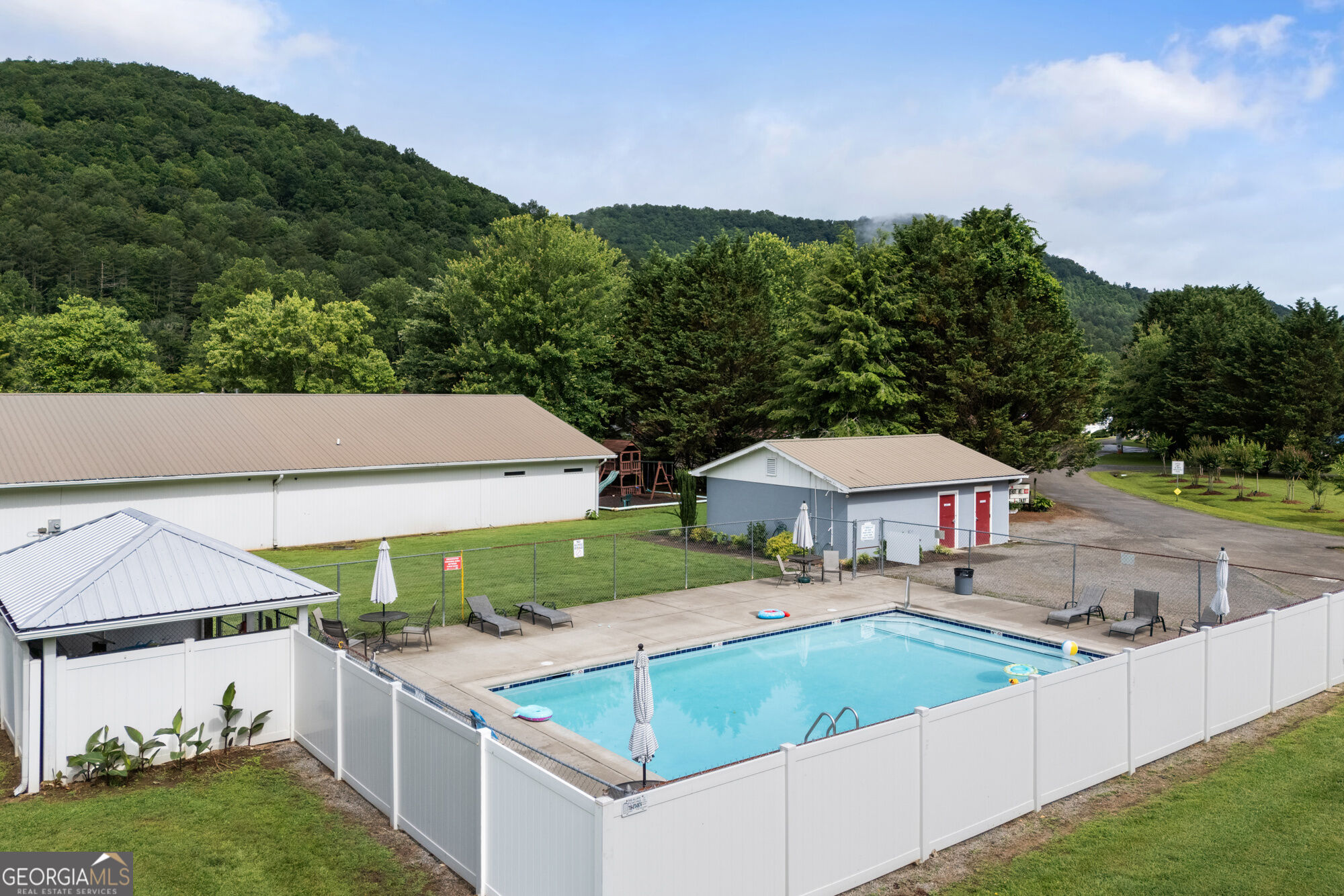 4166 Riverbank Run Property Photo 14