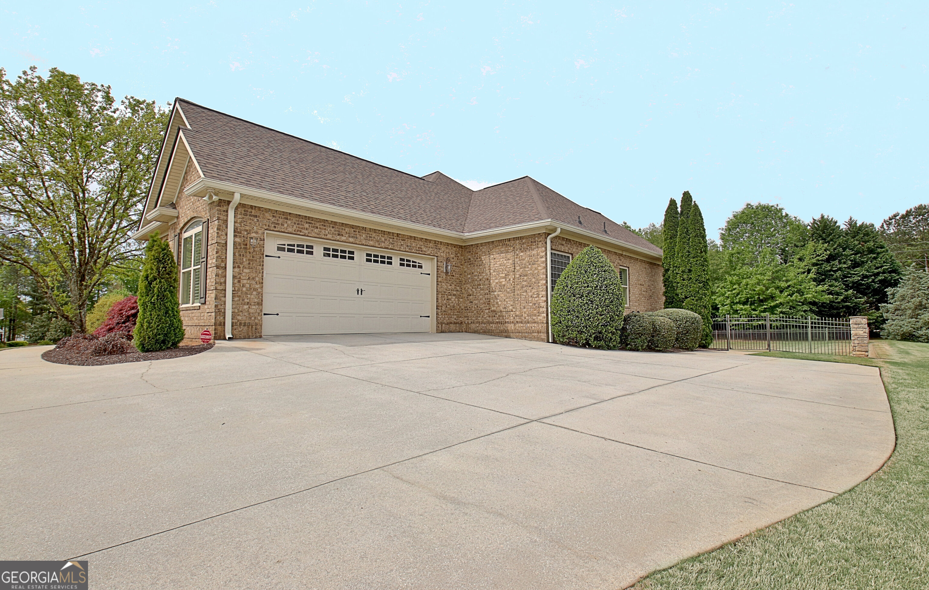 100 Wickham Drive Property Photo 5