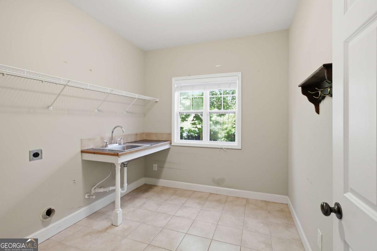 128 Fern Park Drive Property Photo 26