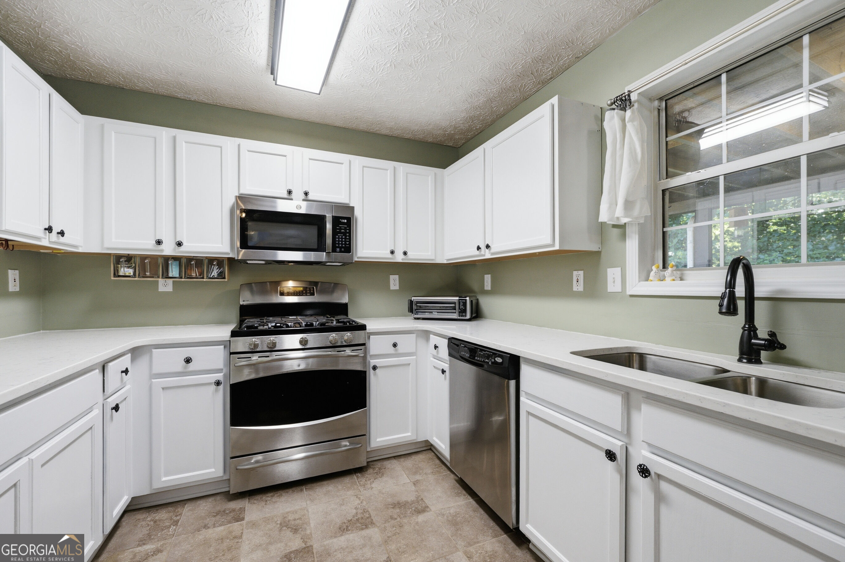 1059 Athena Court Property Photo 12