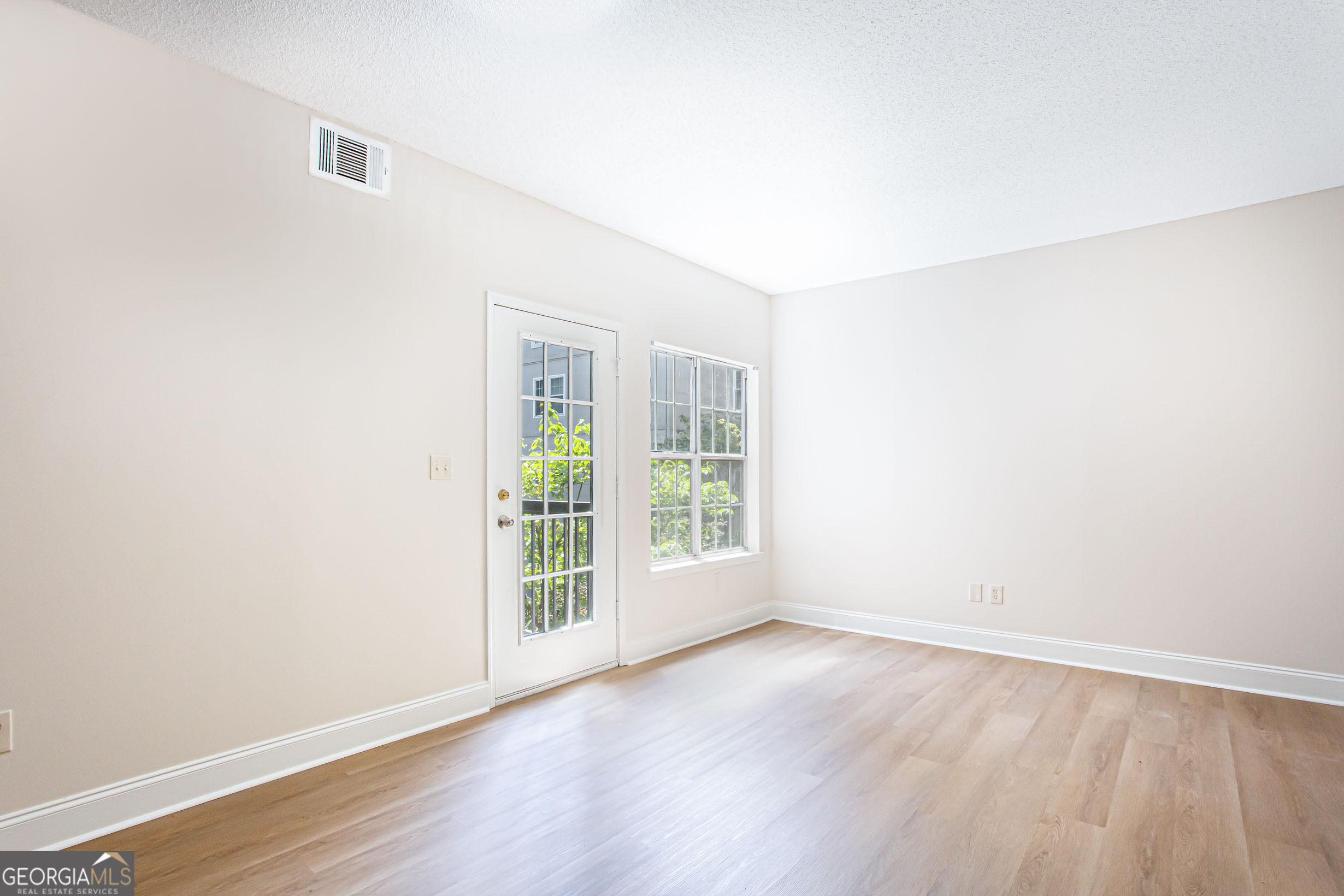 1075 Peachtree Walk Ne # A312 Property Photo 4