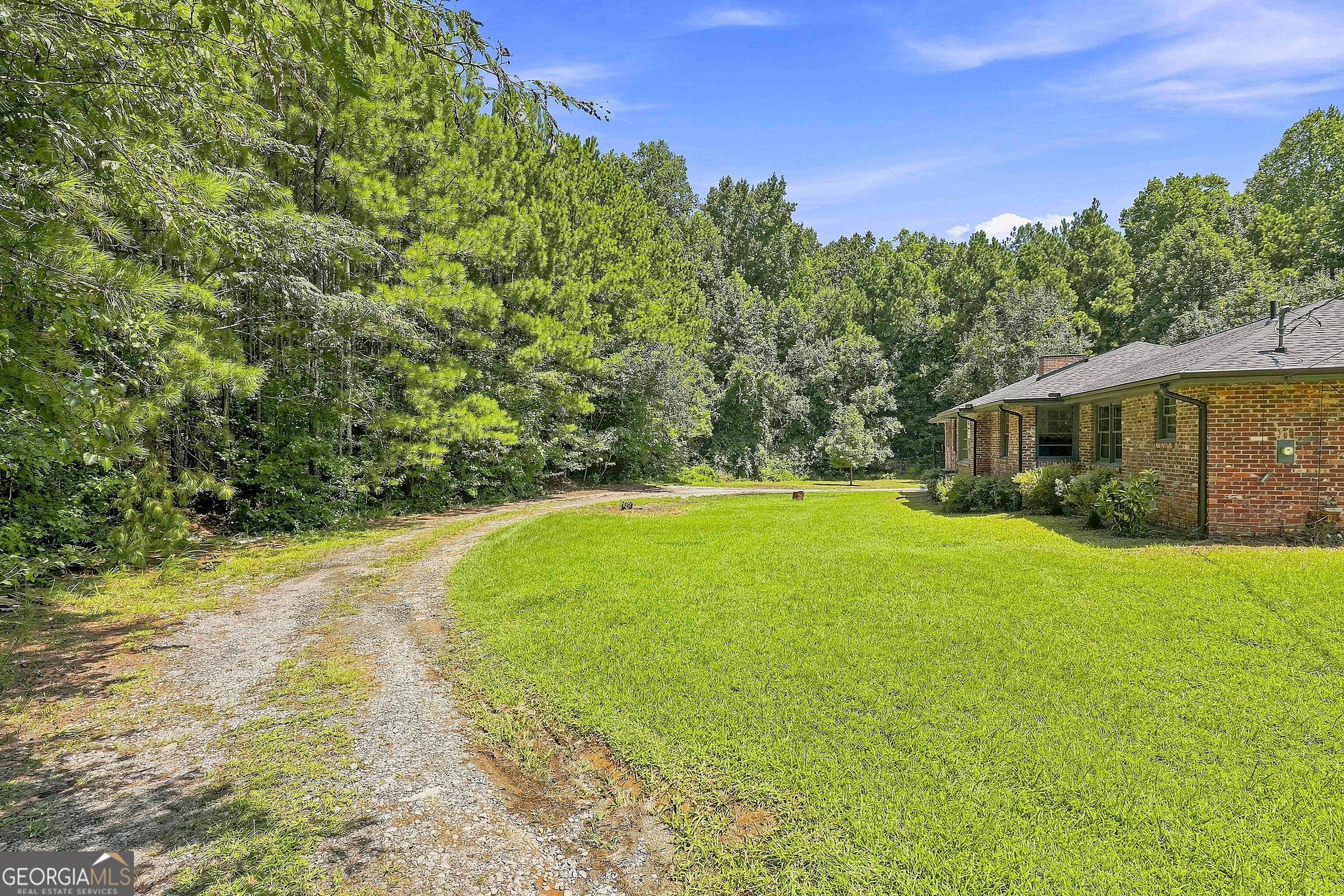 490 Mehaffey Drive Property Photo 3