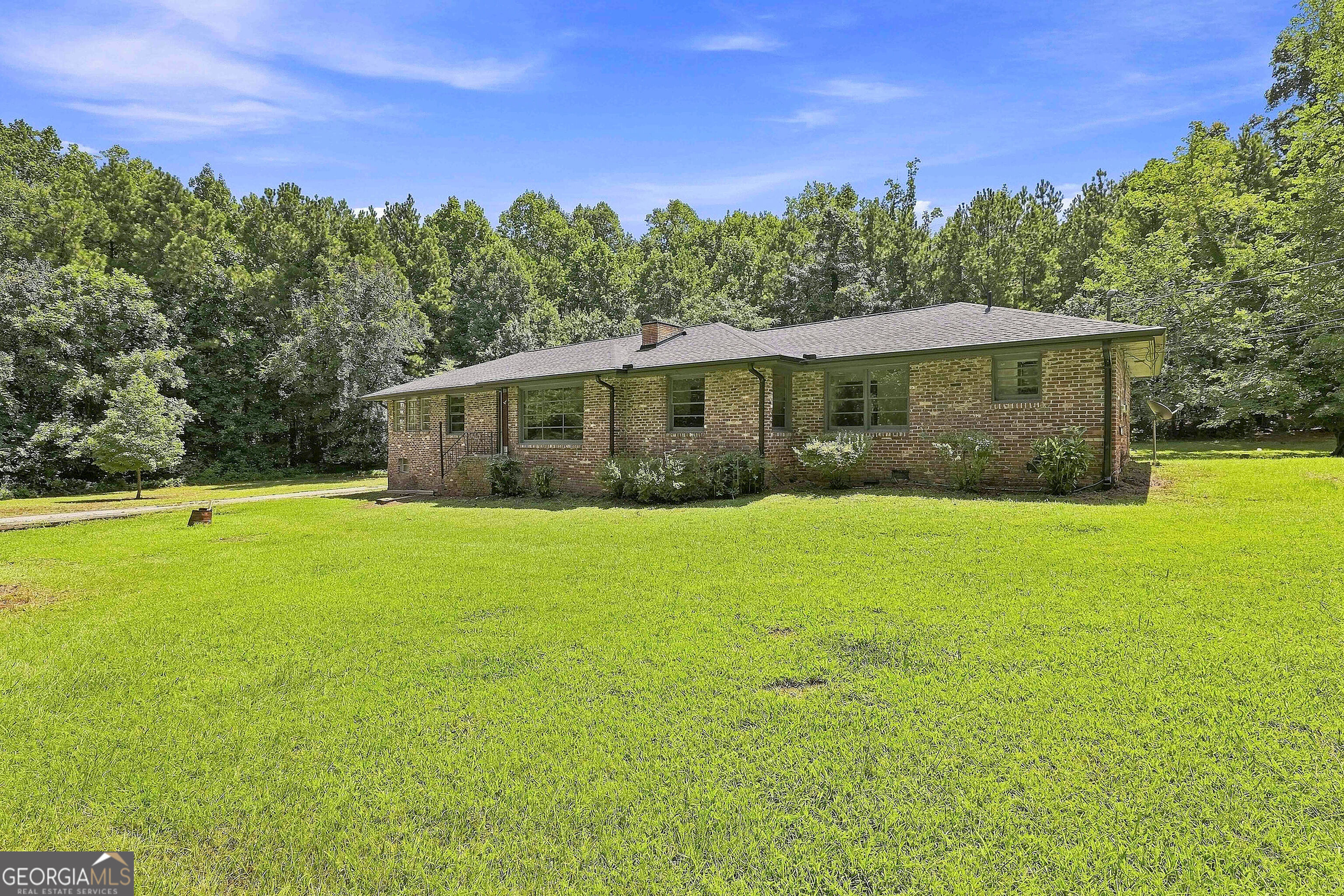 490 Mehaffey Drive Property Photo 5