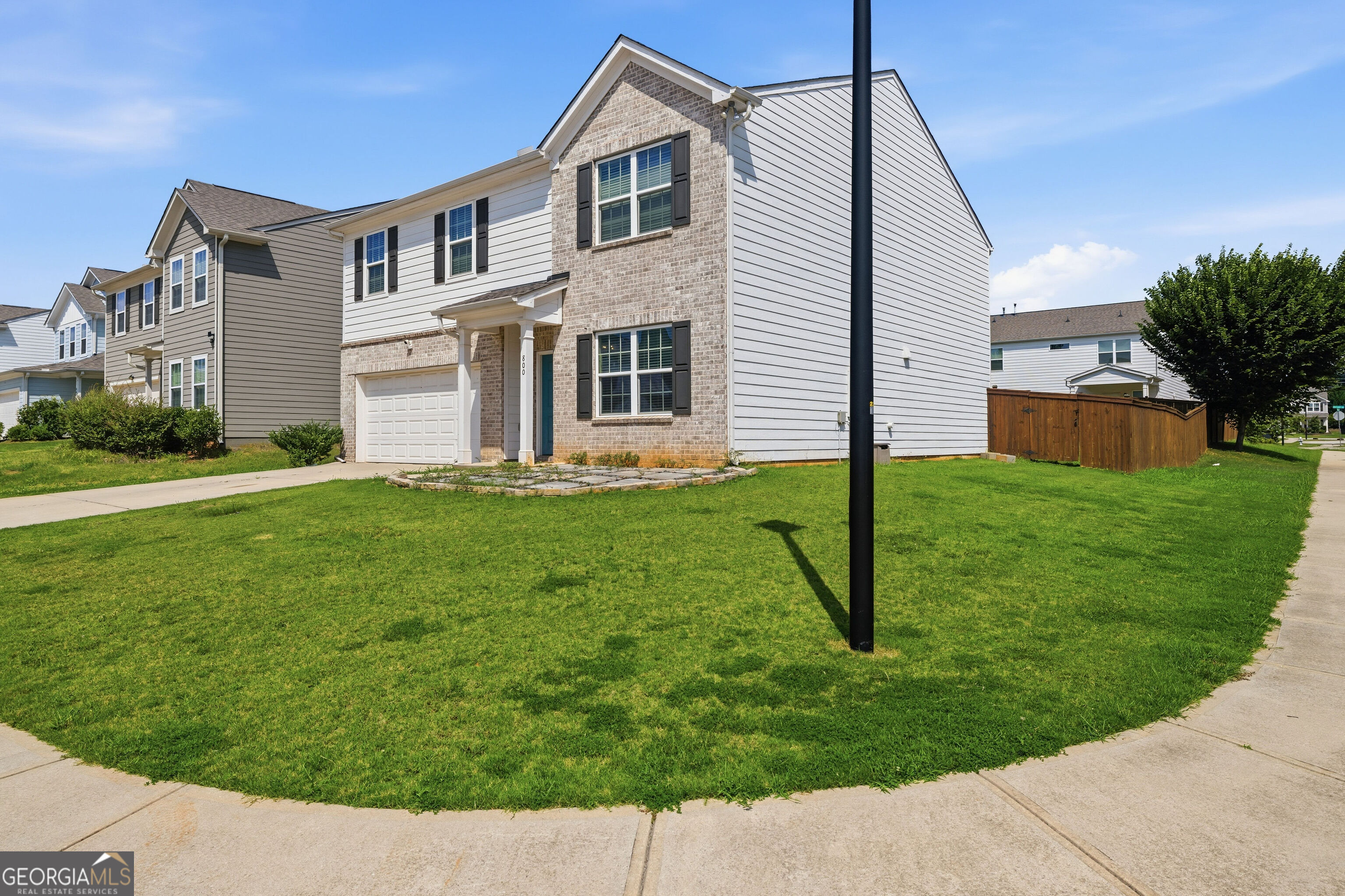 800 Royal Red Court Property Photo 2