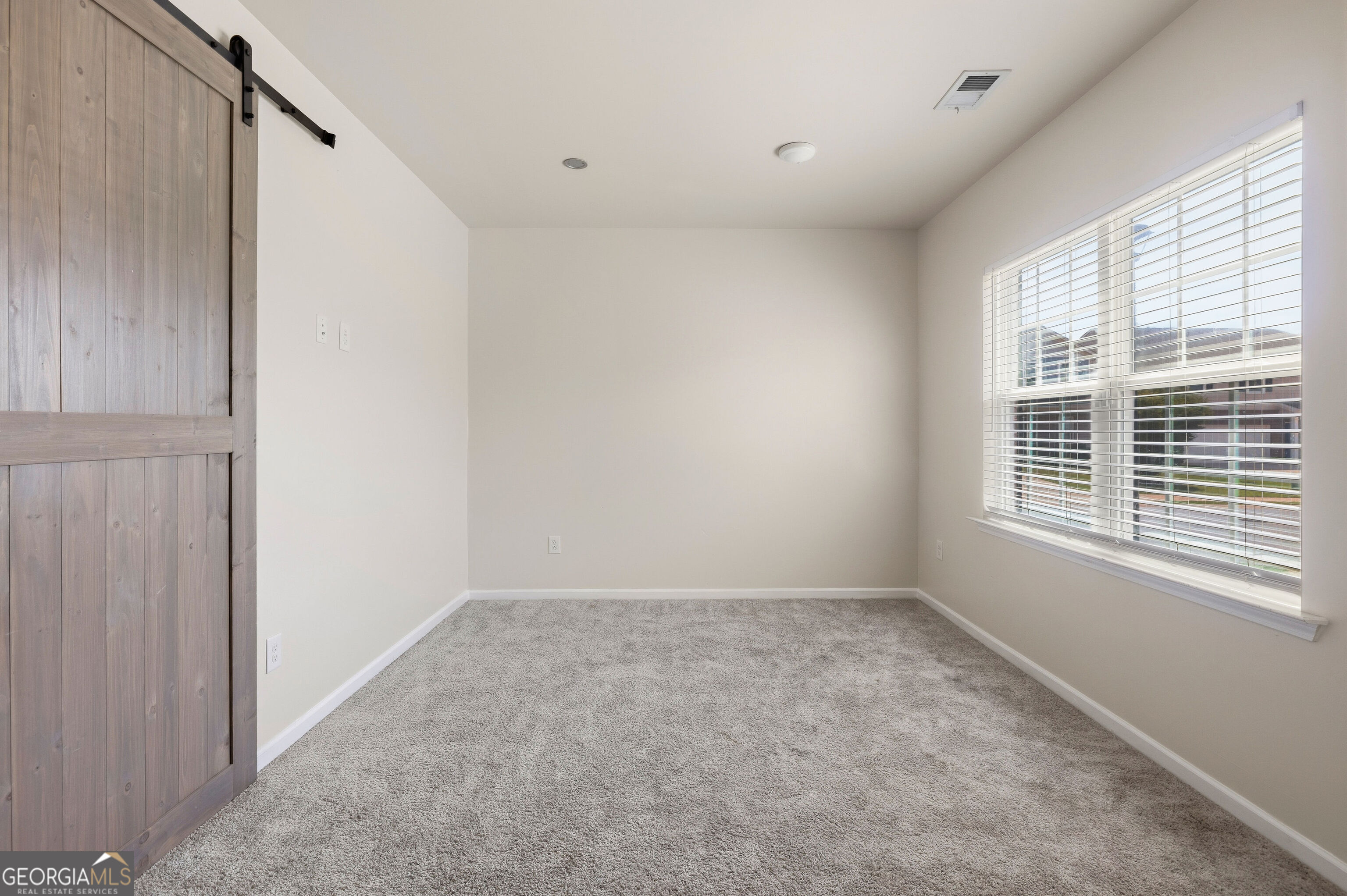 800 Royal Red Court Property Photo 5