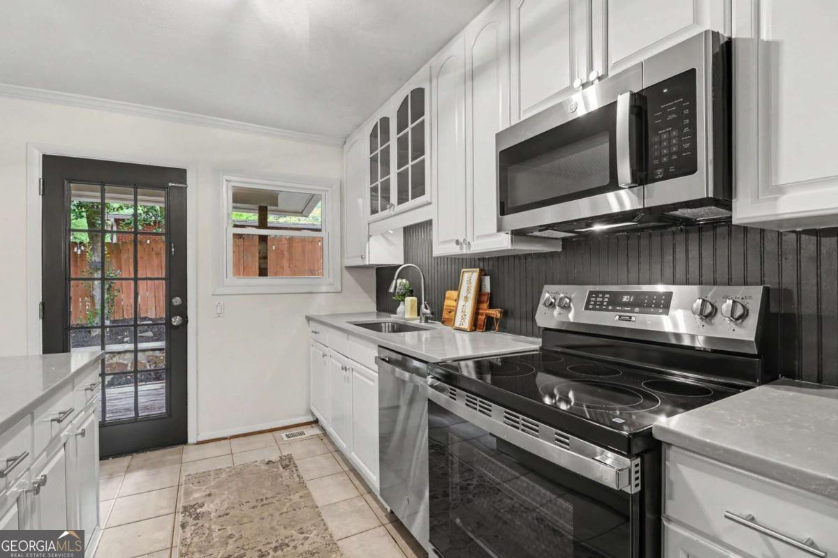 2065 Plantation Lane Property Photo 10