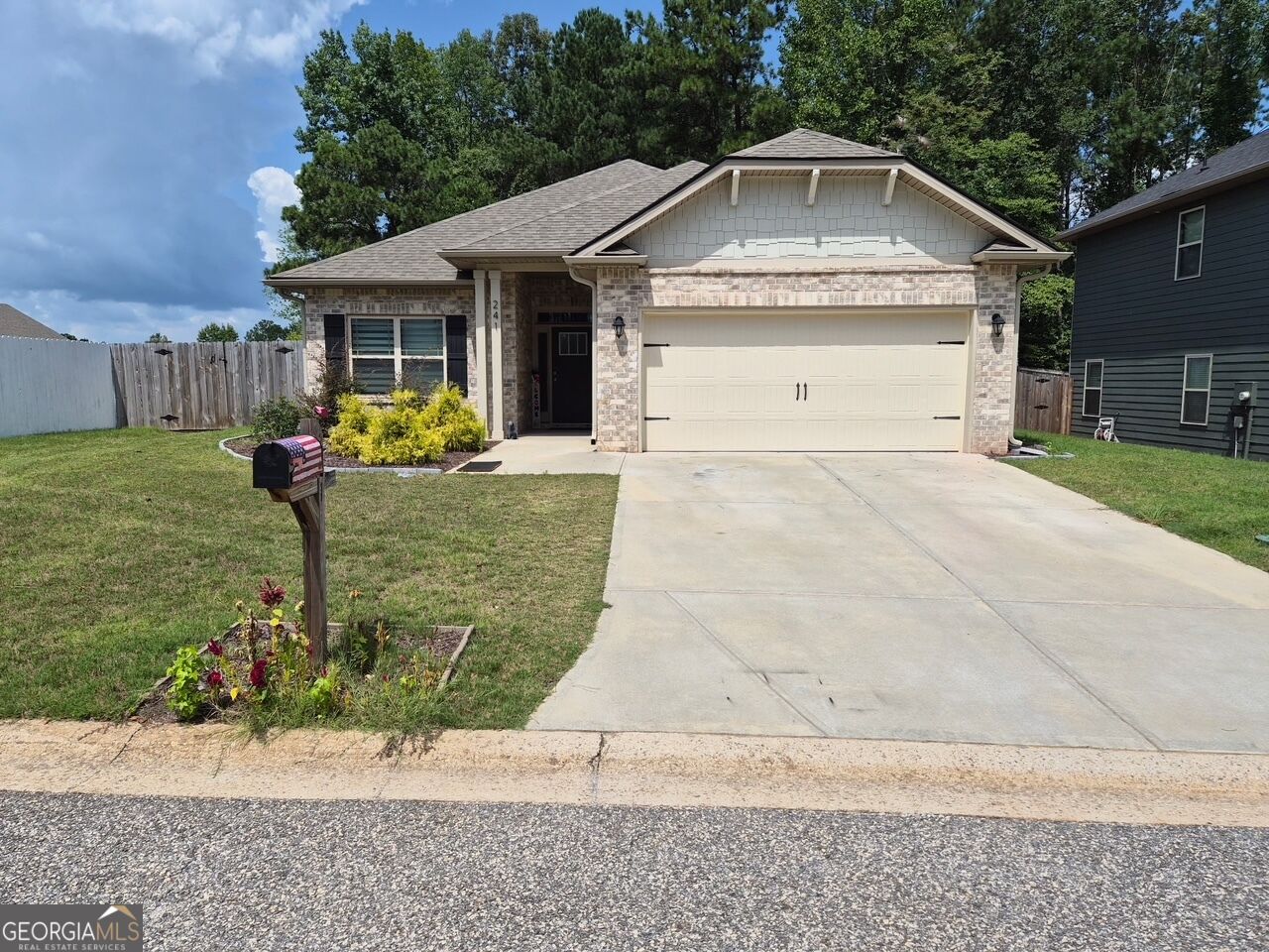 241 Magnolia Villas Drive Property Photo 2