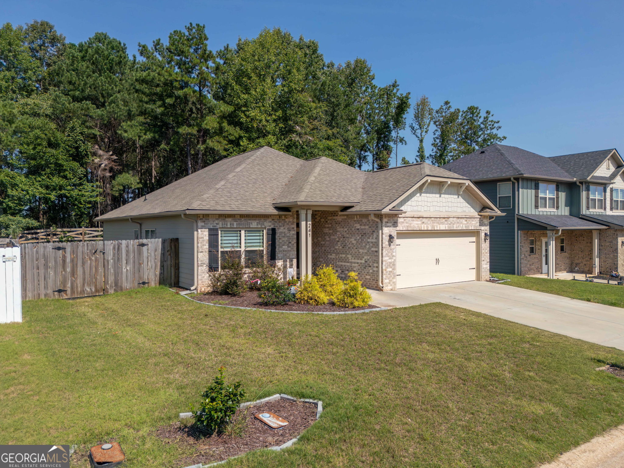 241 Magnolia Villas Drive Property Photo 4