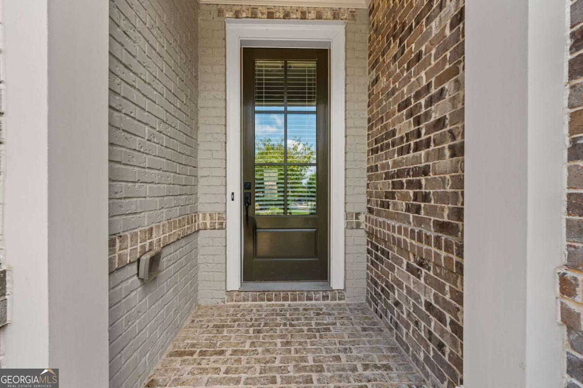 2028 Glenview Park Circle Property Photo 2