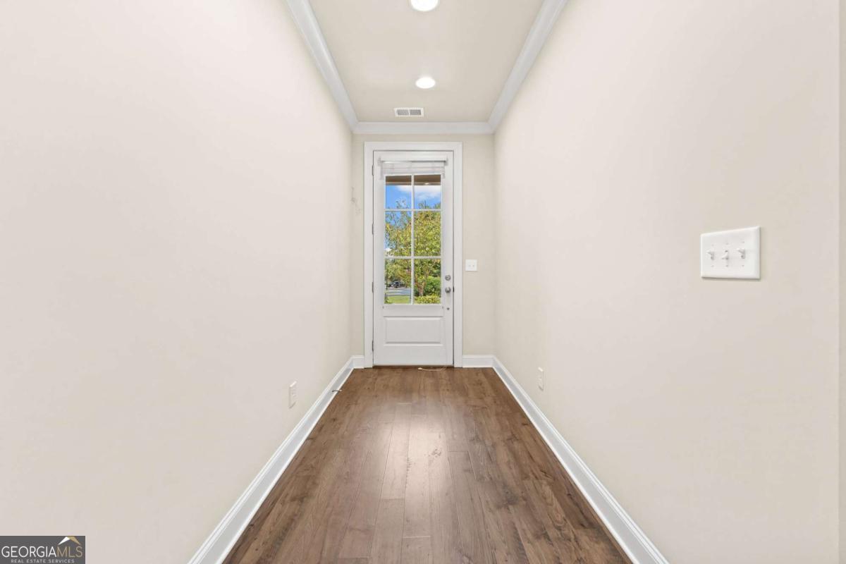 2028 Glenview Park Circle Property Photo 3