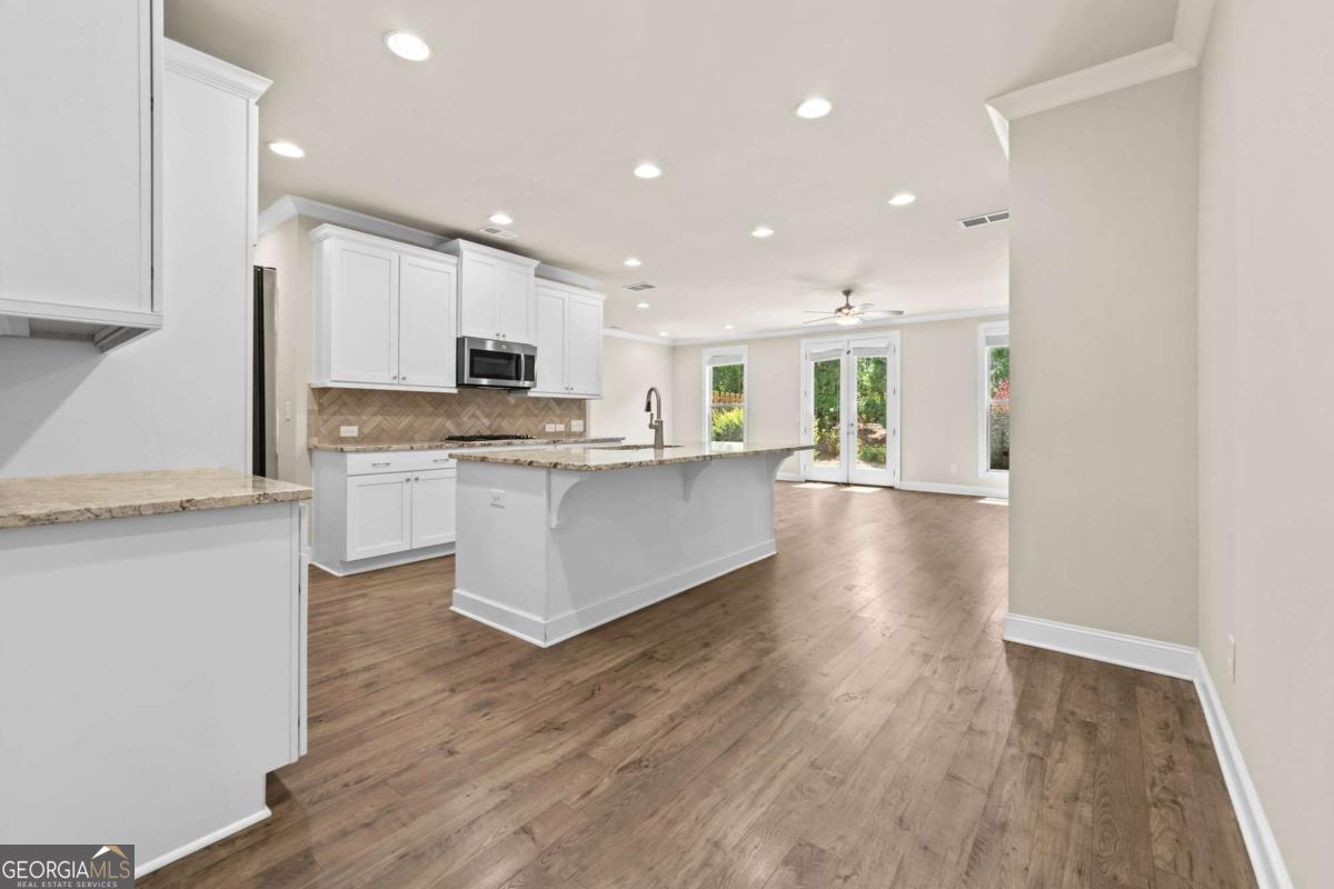2028 Glenview Park Circle Property Photo 4