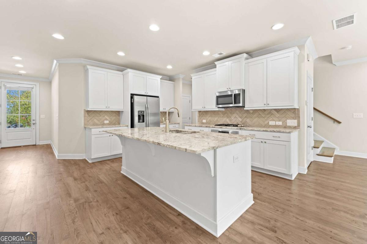 2028 Glenview Park Circle Property Photo 6