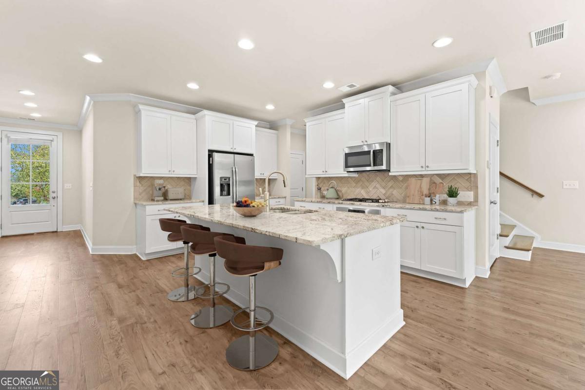 2028 Glenview Park Circle Property Photo 7