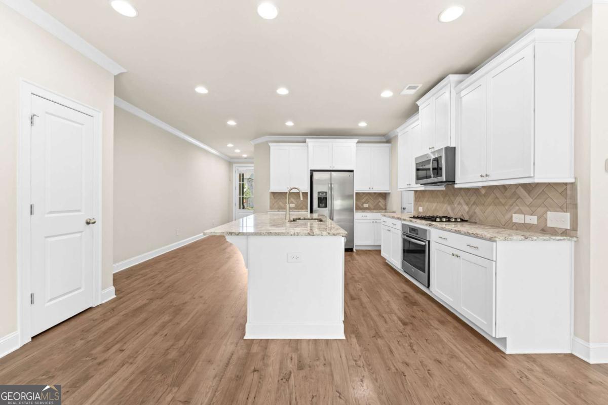 2028 Glenview Park Circle Property Photo 8
