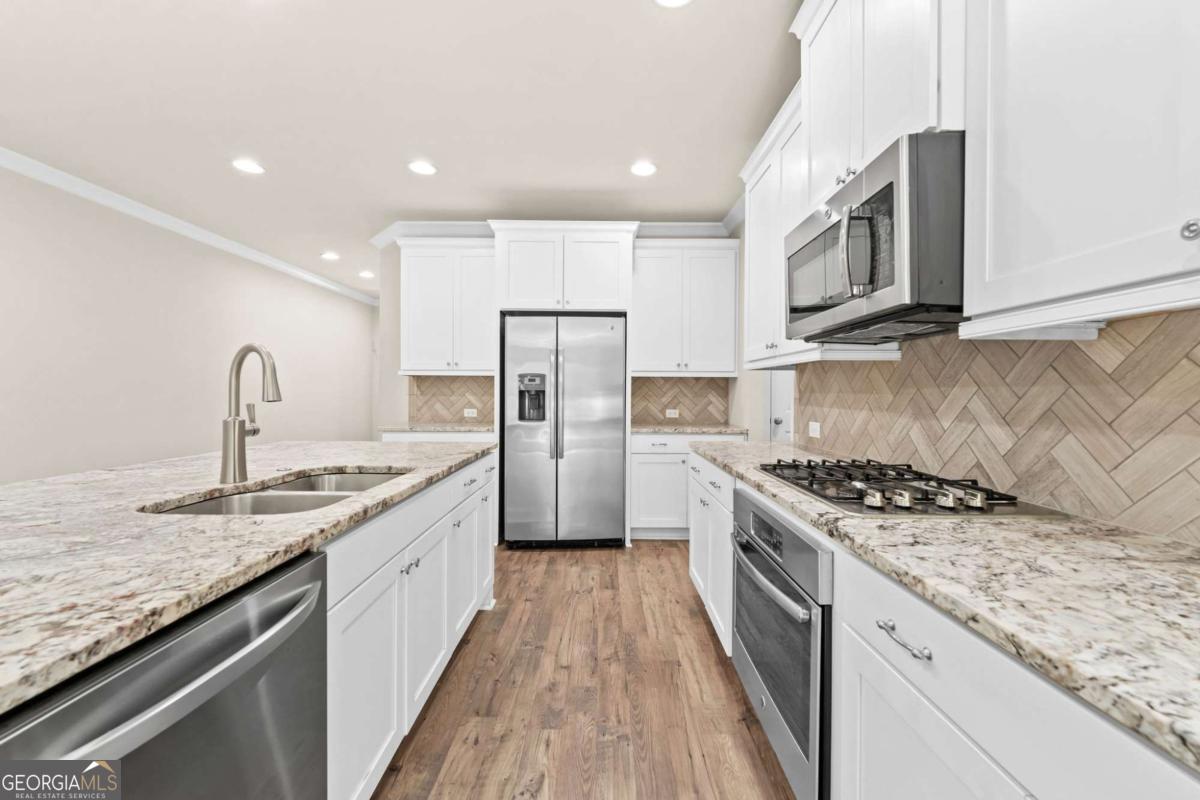 2028 Glenview Park Circle Property Photo 9