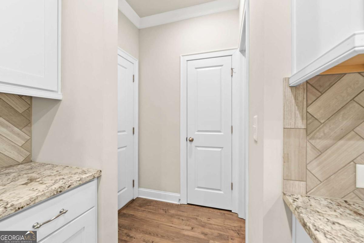 2028 Glenview Park Circle Property Photo 11