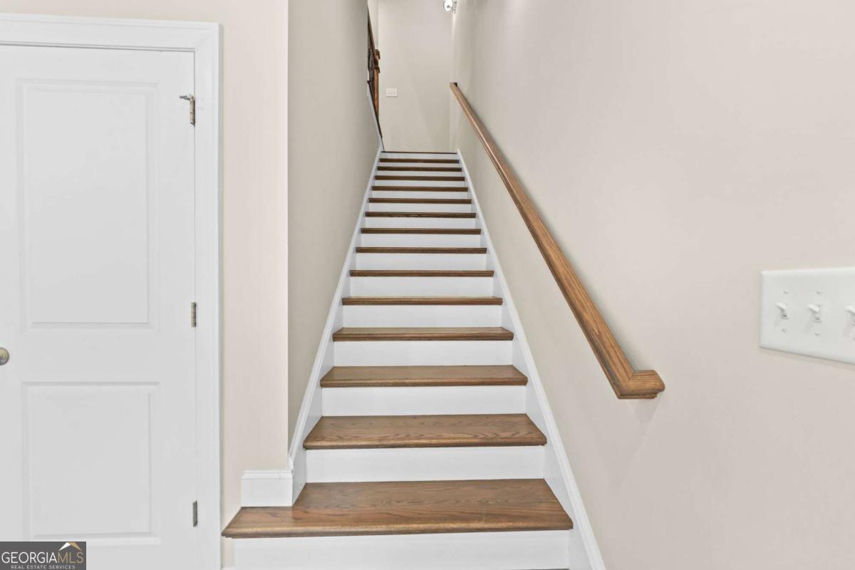 2028 Glenview Park Circle Property Photo 23