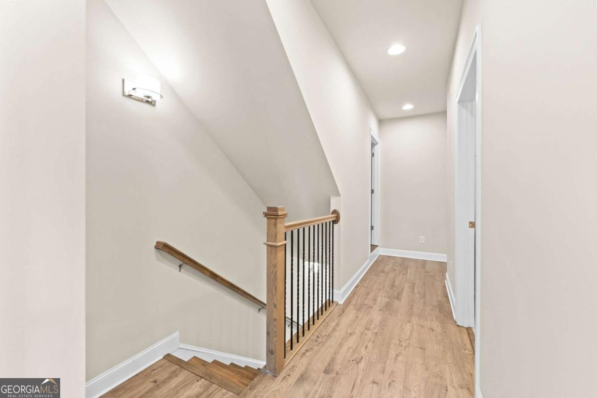 2028 Glenview Park Circle Property Photo 24