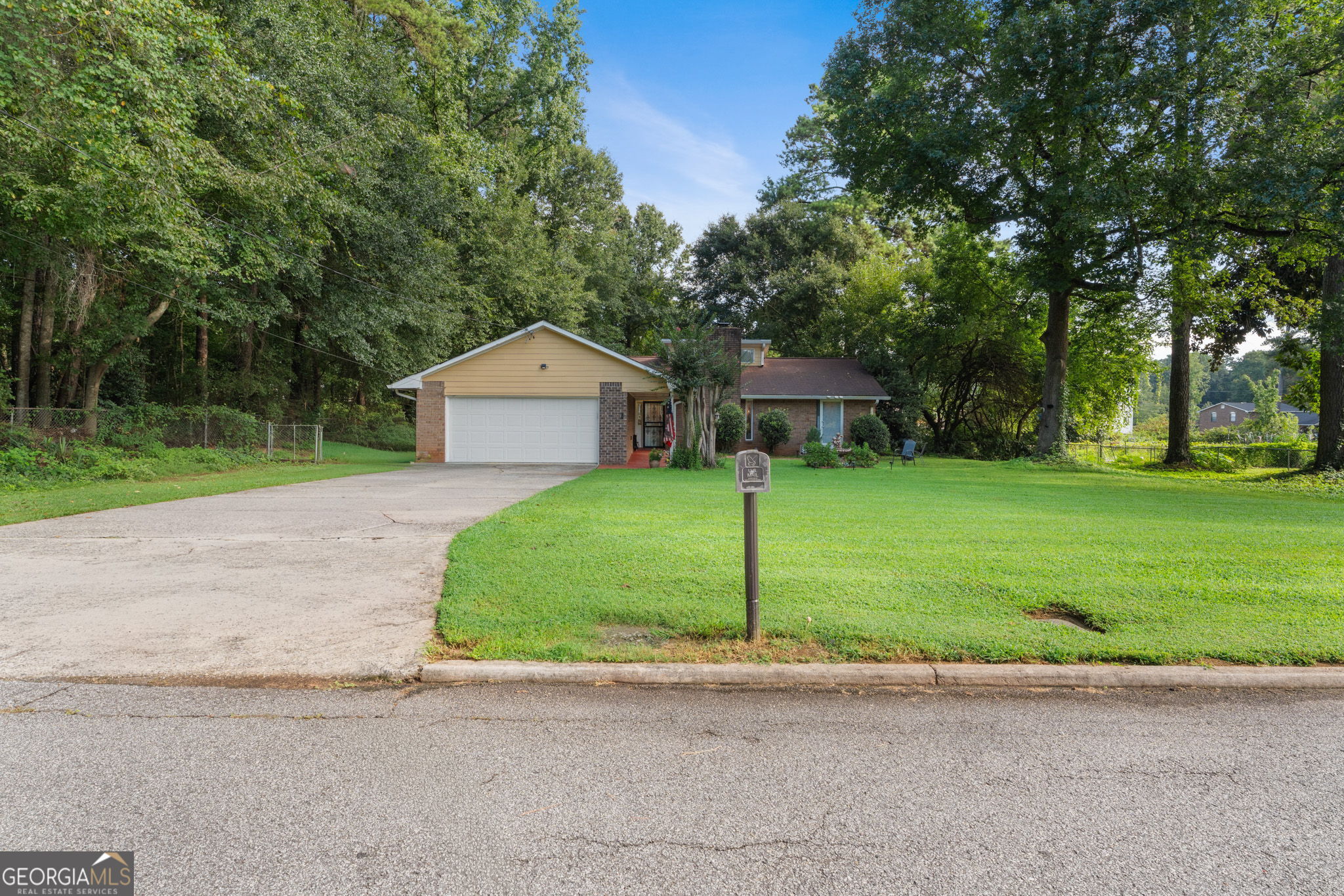 2174 Martin Way Property Photo 3