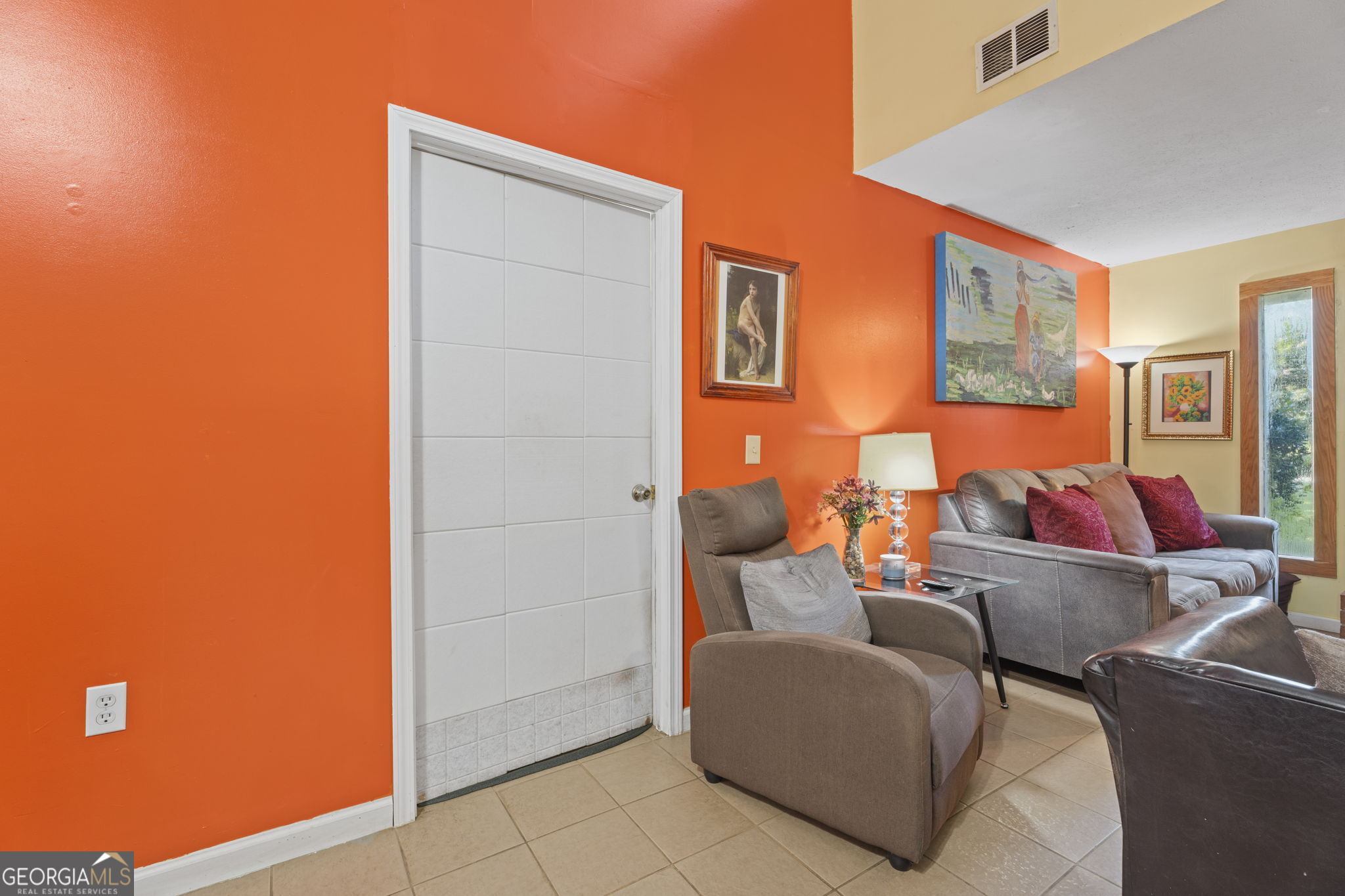 2174 Martin Way Property Photo 5