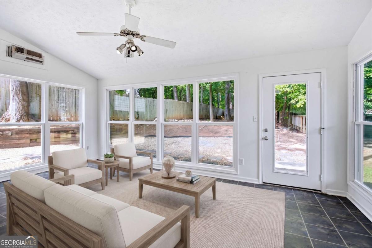 640 Suwanee Lakes Circle Property Photo 11