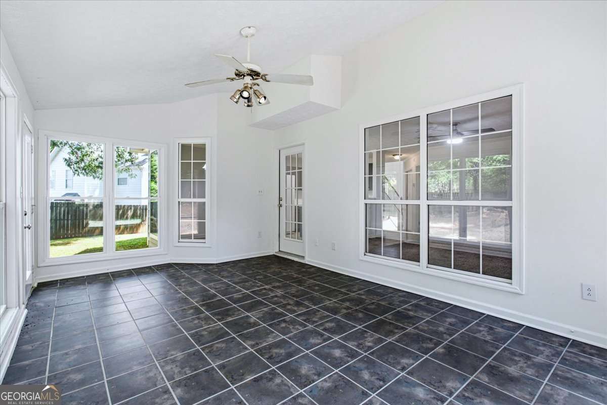 640 Suwanee Lakes Circle Property Photo 12