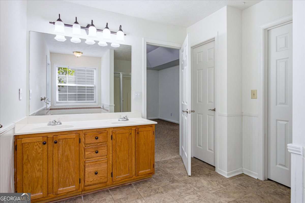 640 Suwanee Lakes Circle Property Photo 14
