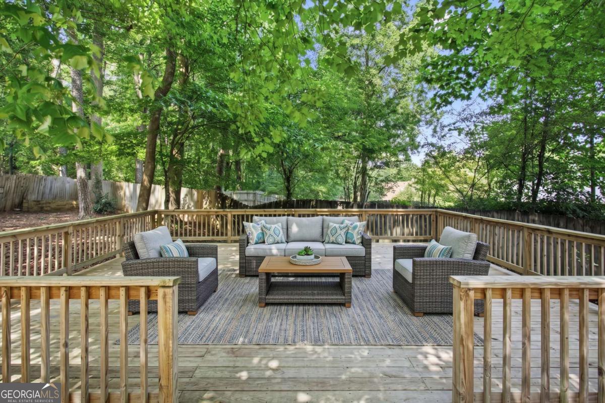 640 Suwanee Lakes Circle Property Photo 25