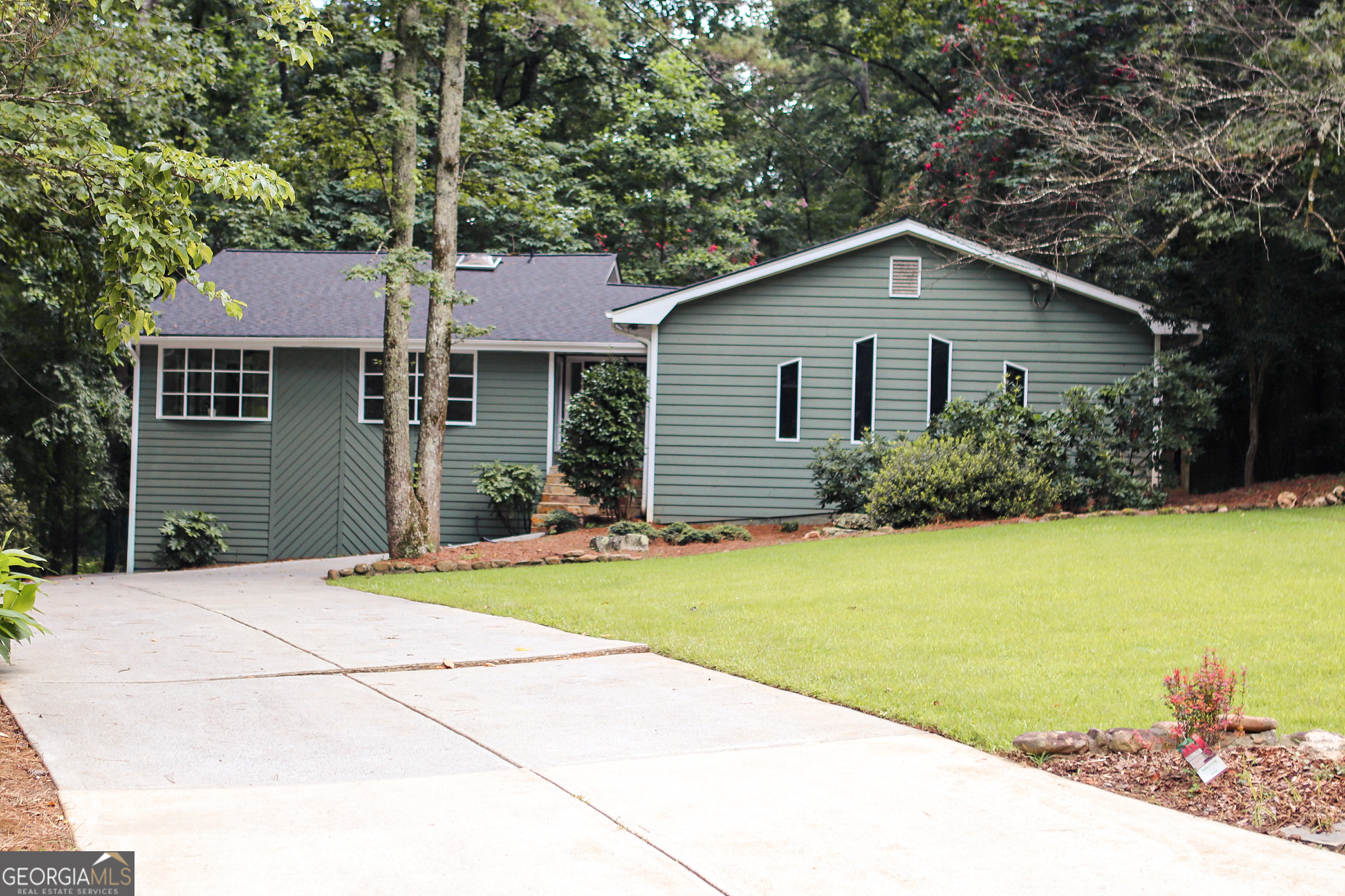 3882 Centre Court Property Photo 1