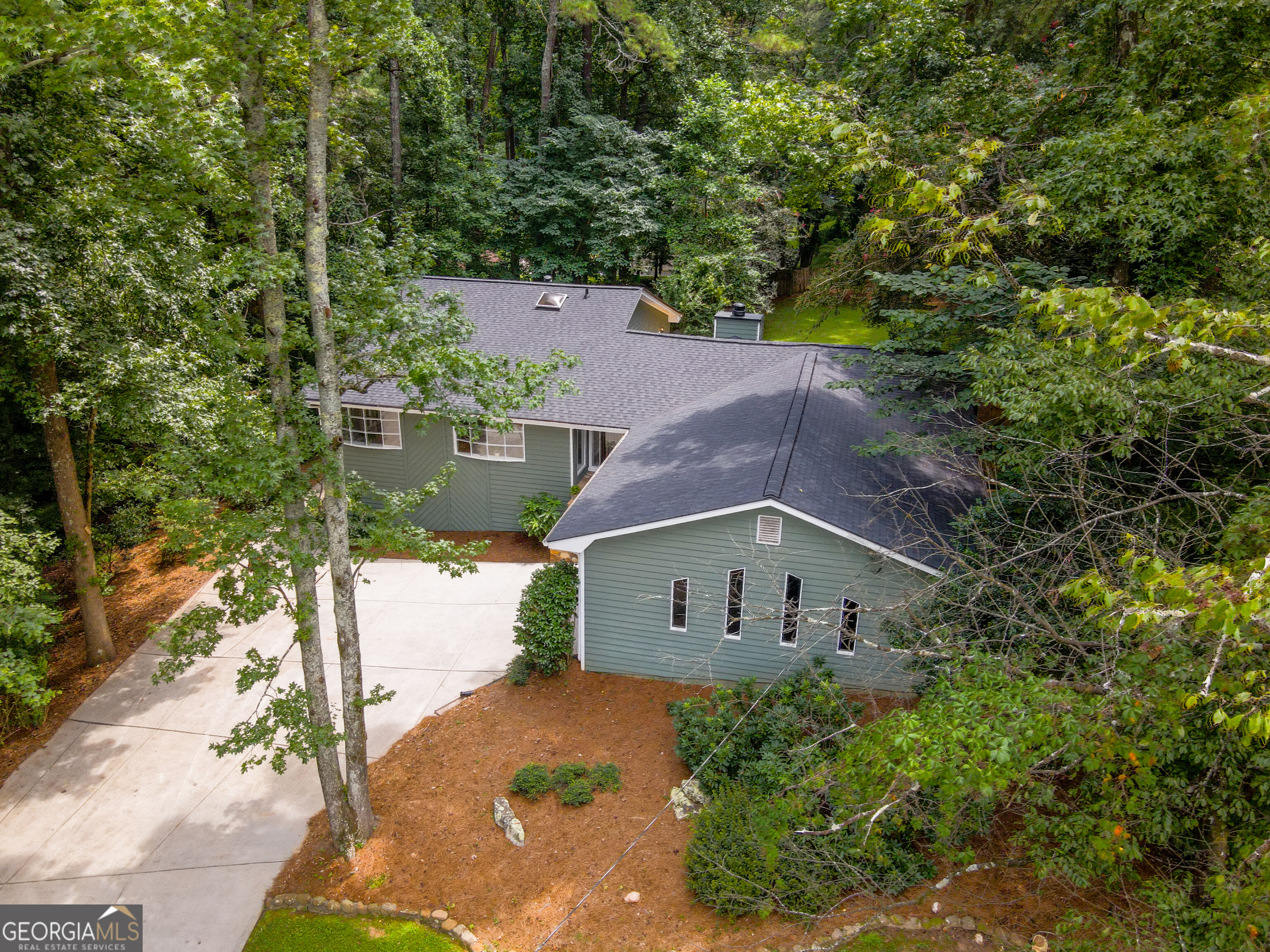 3882 Centre Court Property Photo 1