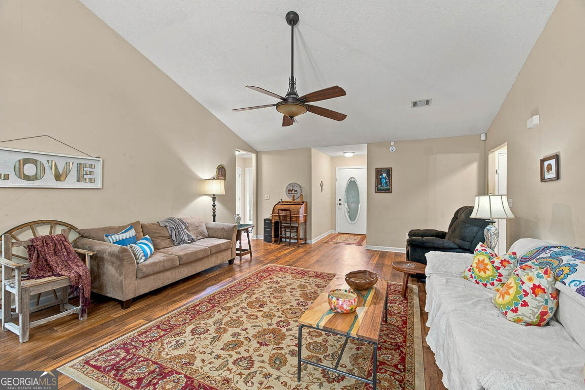 4334 Smith Road Se Property Photo 3