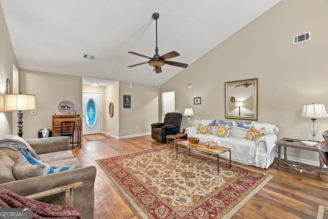 4334 Smith Road Se Property Photo 4