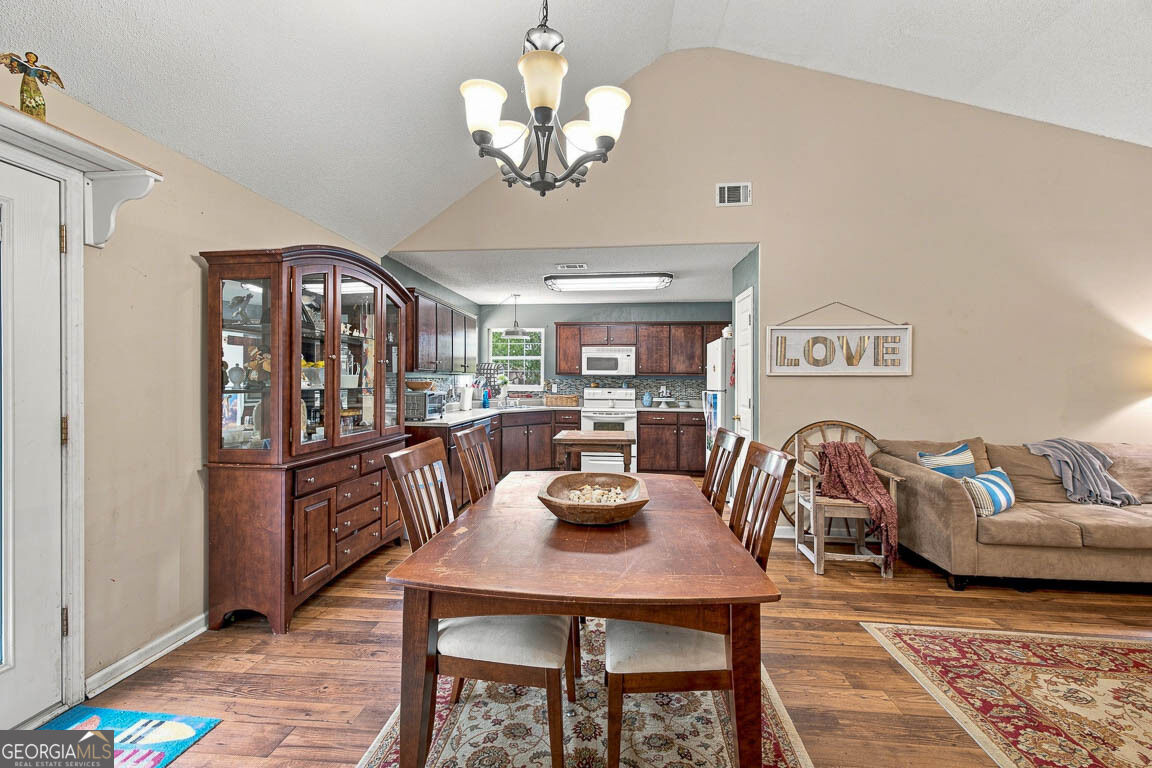 4334 Smith Road Se Property Photo 9