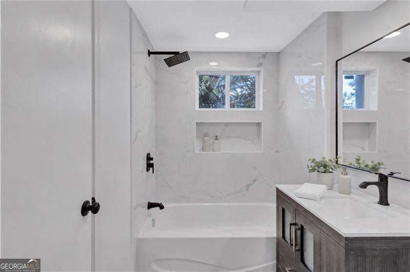 1328 Sharon Street Nw Property Photo 7