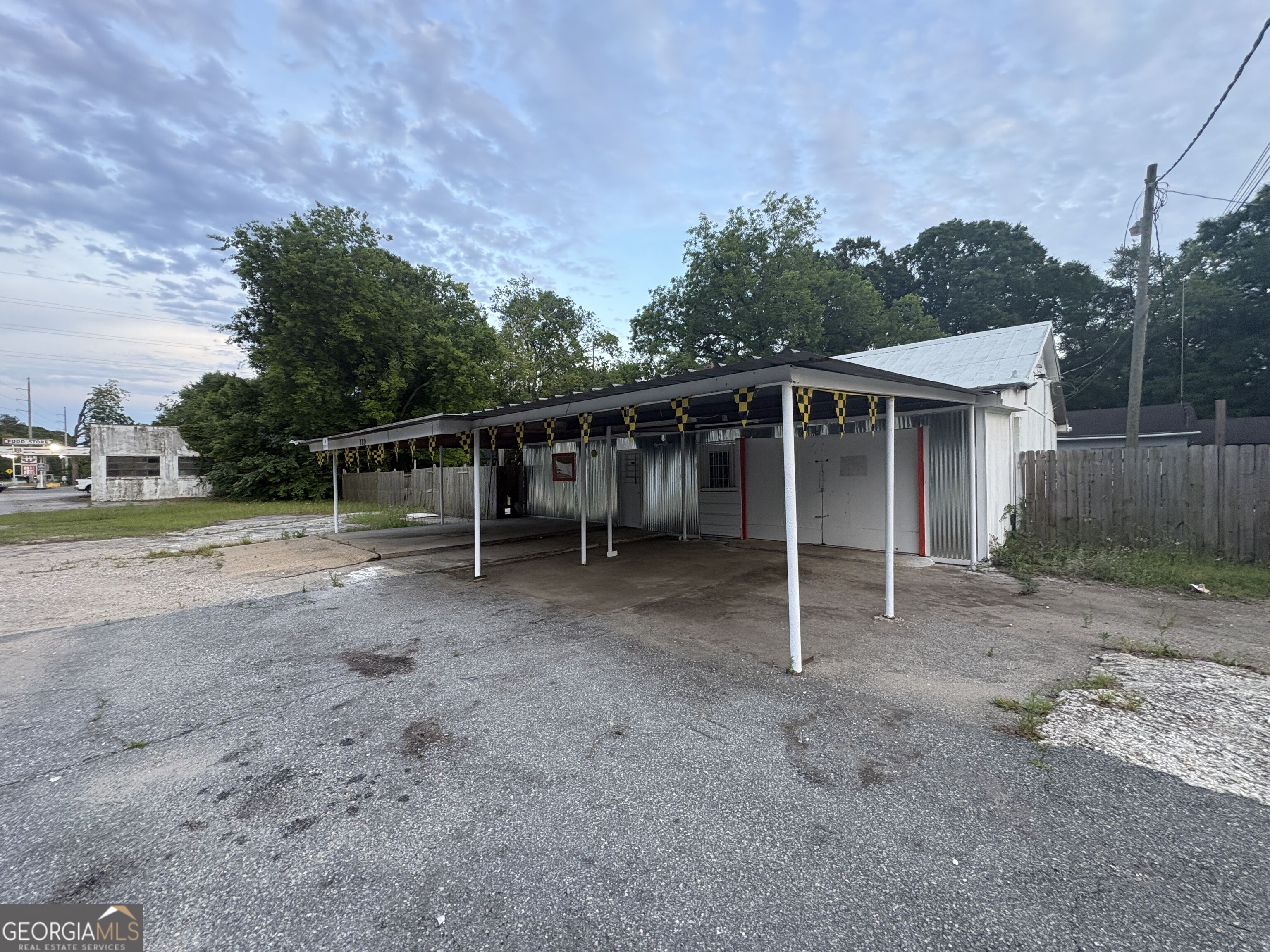 1328 E Broad Avenue Property Photo 5