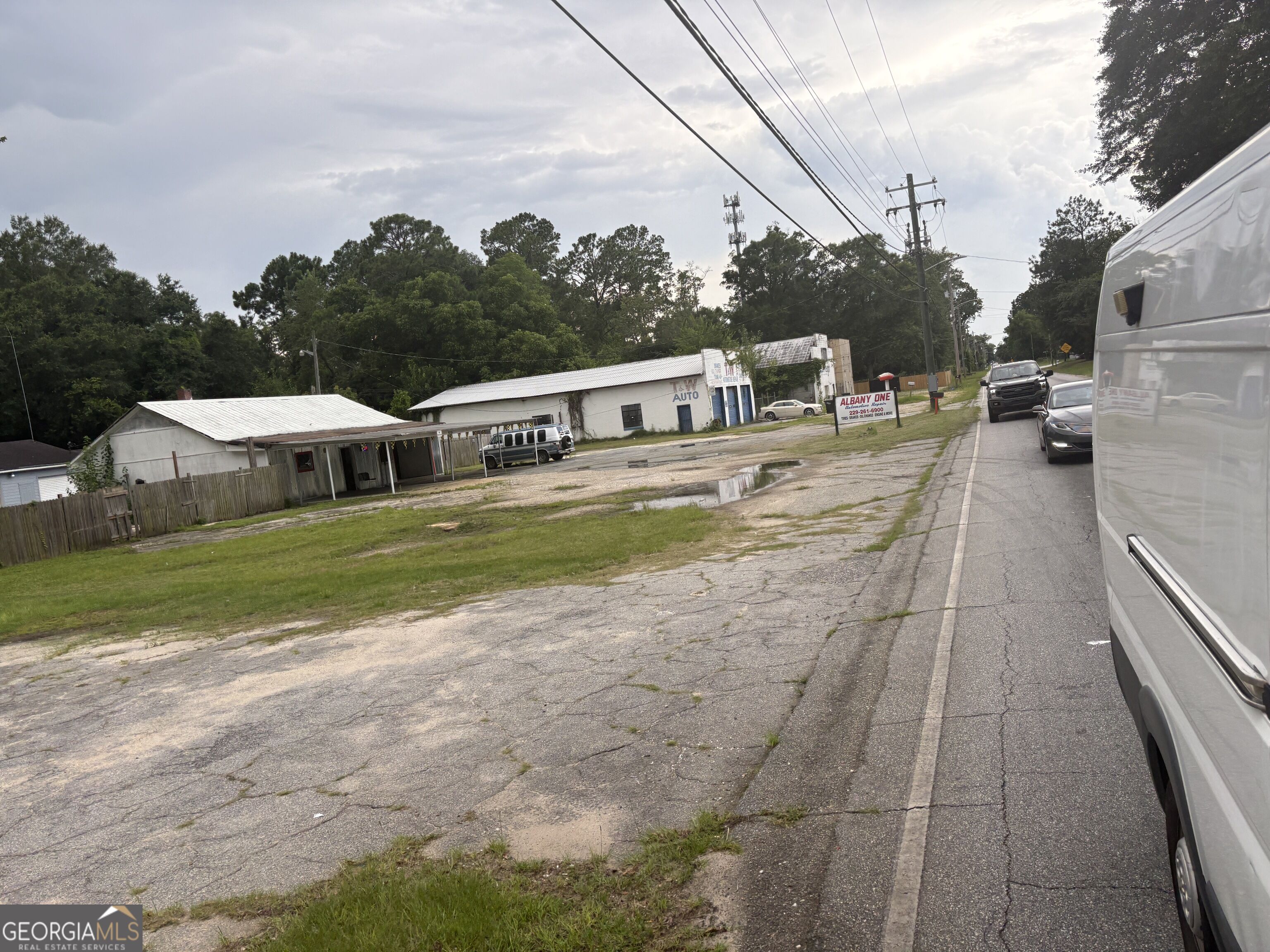 1328 E Broad Avenue Property Photo 8