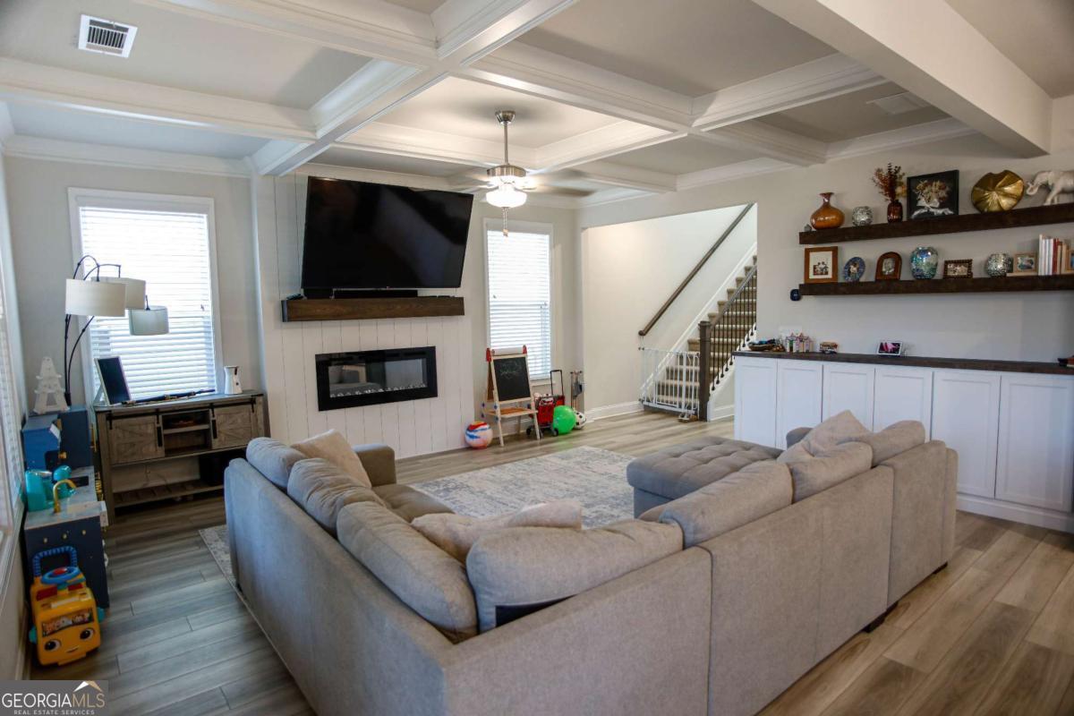 5329 Fox Hill Lane Property Photo 8