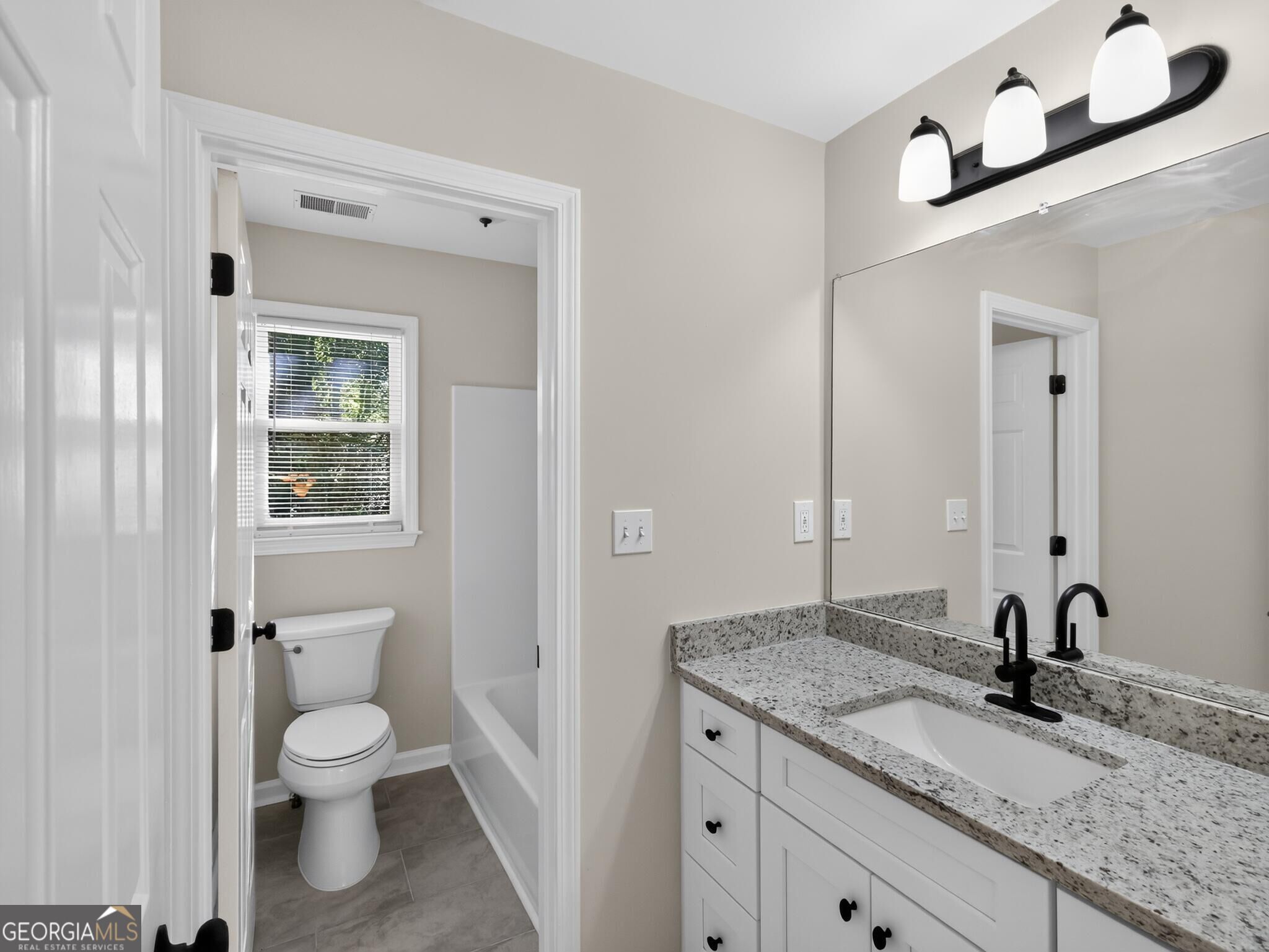 2240 Whispering Pines Lane Property Photo 34