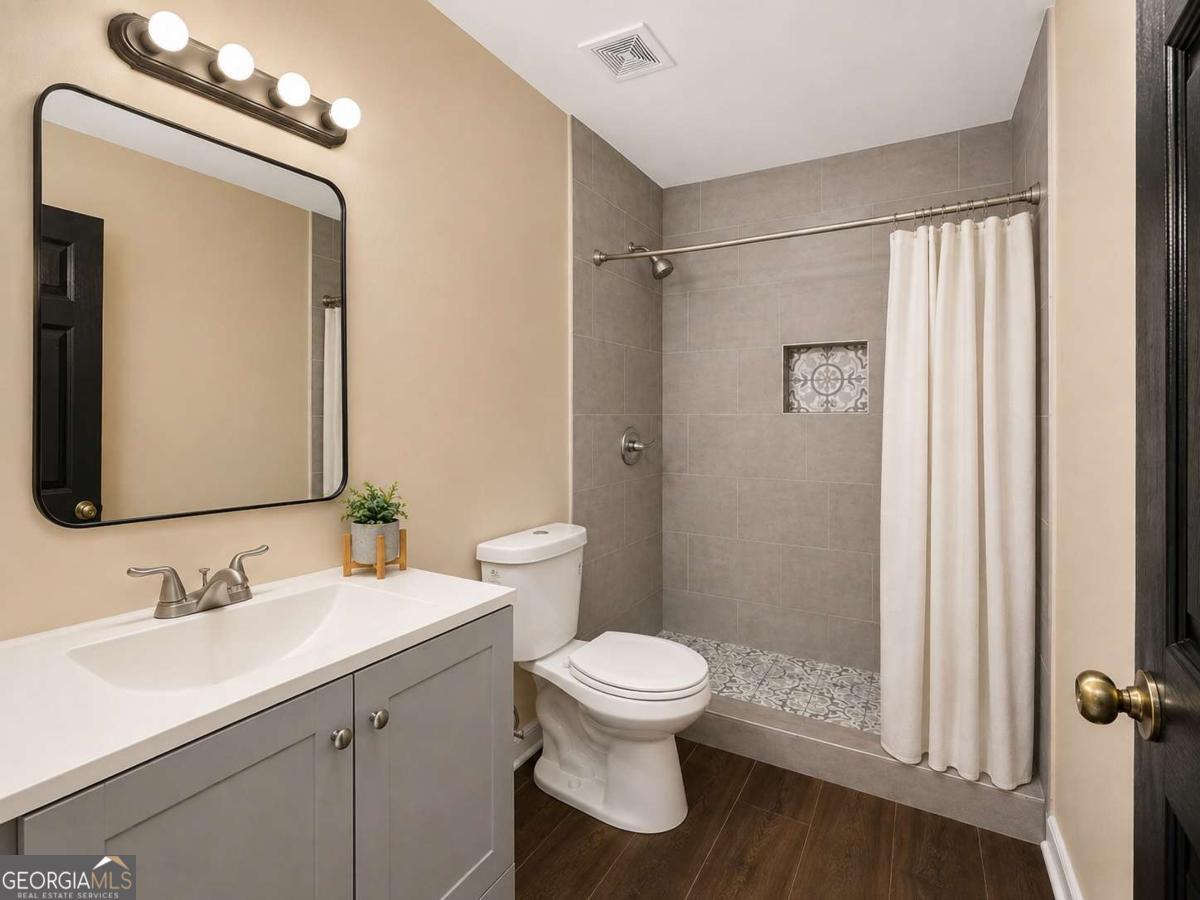 2315 Lake Royale Drive Property Photo 6