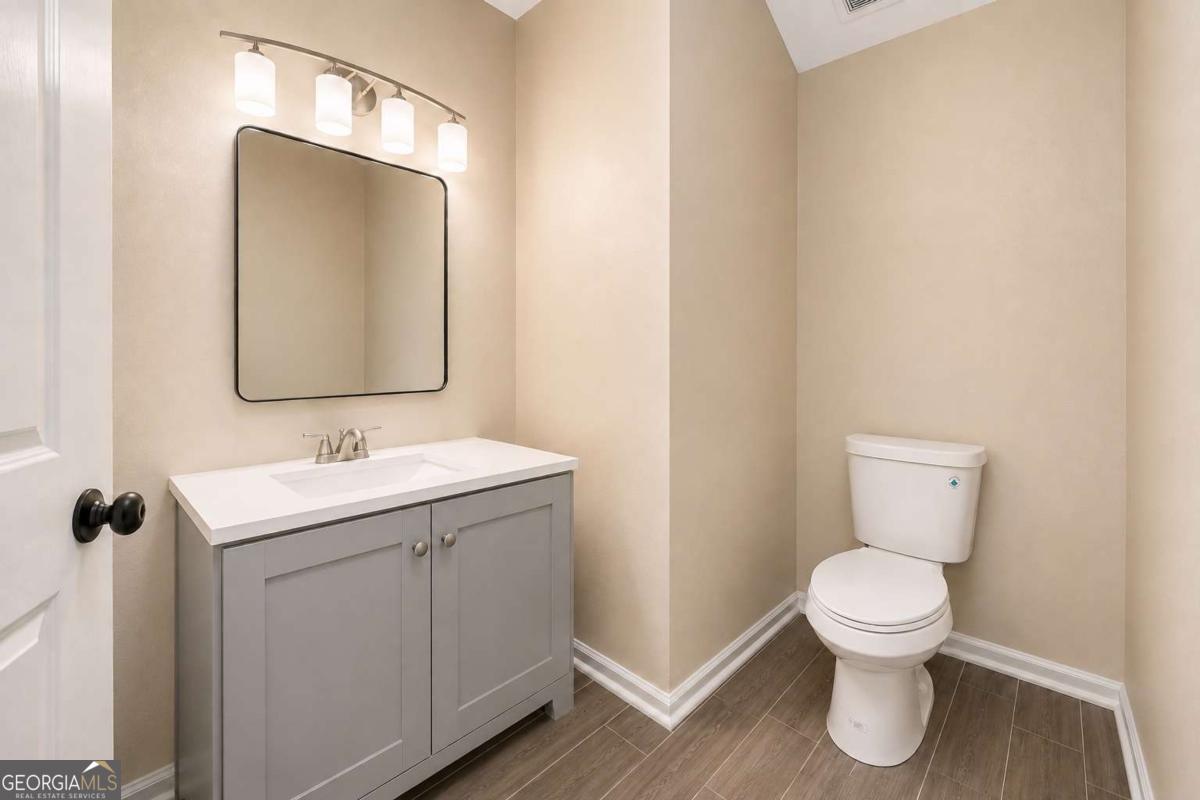 2315 Lake Royale Drive Property Photo 7