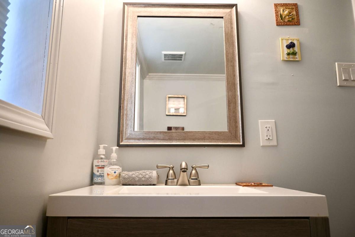 994 Overbrook Circle # 1 Property Photo 8