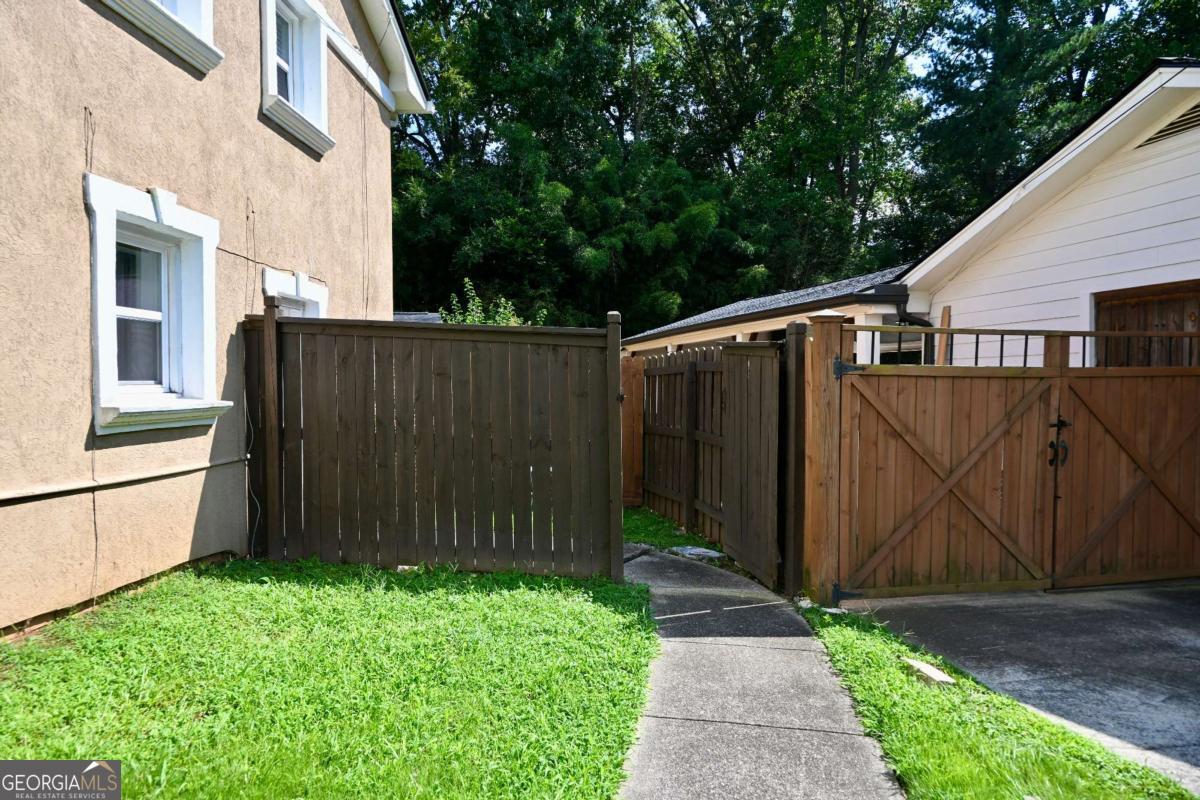 994 Overbrook Circle # 1 Property Photo 21