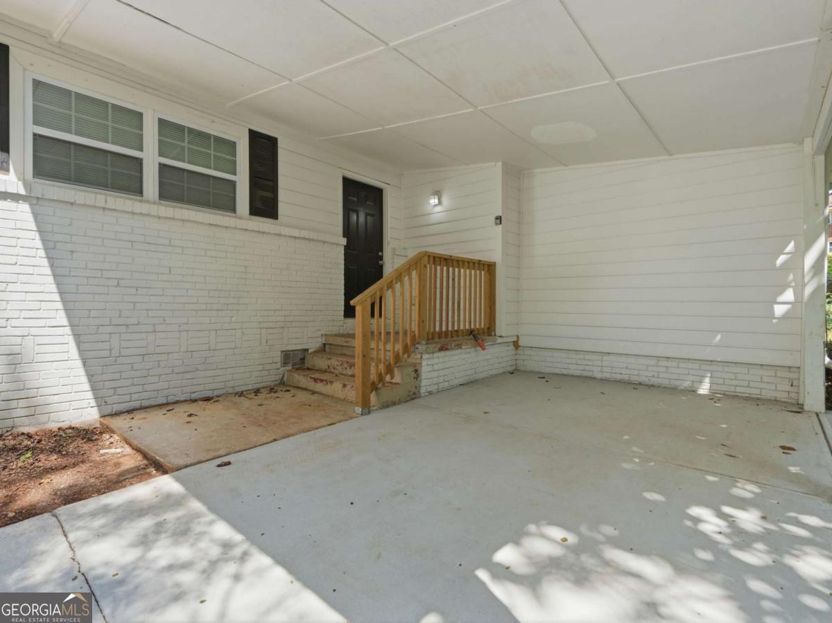 3024 Pasadena Drive Property Photo 2