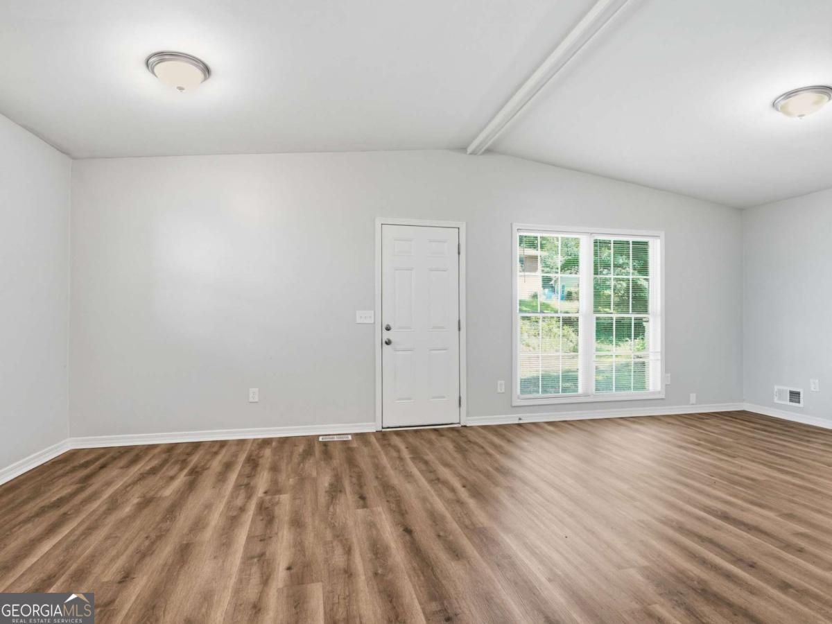 3024 Pasadena Drive Property Photo 3