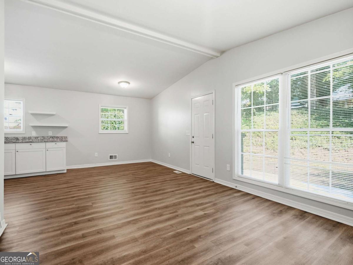 3024 Pasadena Drive Property Photo 5